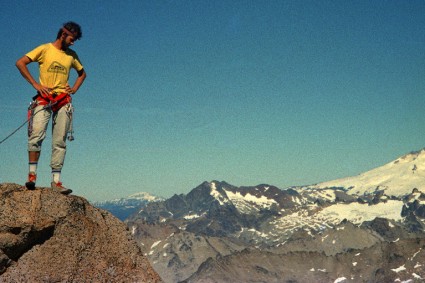 Waldemar Niclevicz durante a escalada da Torre Principal do Cerro Catedral, Bariloche, em 1989.