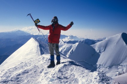 Waldemar Niclevicz no cume do Illimani, Bolívia, em 1988.