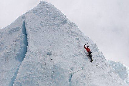 Niclevicz durante a escalada do Makalu, Nepal. Foto de Márcia Foltran