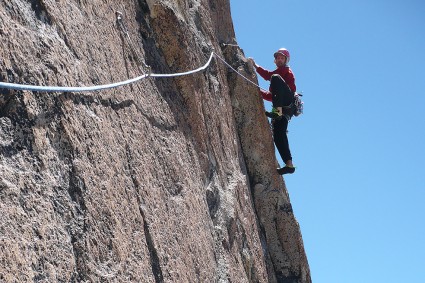 Niclevicz escalando no Cerro Catedral, Argentina. Foto de Flávio Canteli