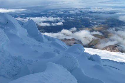 Proximidades do cume do Cayambe (5.790m). Foto de W. Niclevicz.