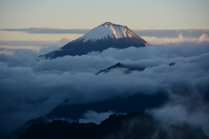 O Sangay (5.230m) visto do El Altar. Foto de Waldemar Niclevicz