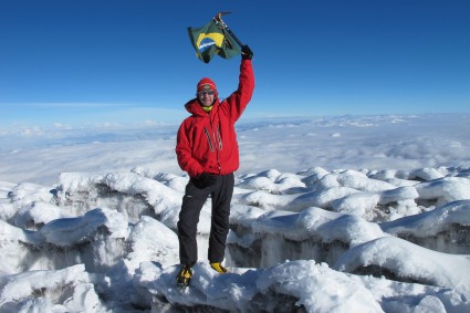 Waldemar Niclevicz no topo do Chimborazo. Foto de José Luis Peralvo.