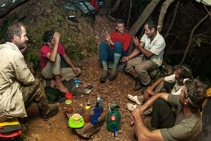 Waldemar, Chiquinho, Sérginho, Yupi, Val e Ed na base do Salto Angel, Venezuela. Foto de Orlei Junior.