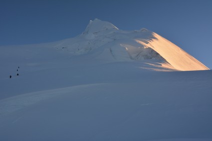 Amanhecer na Face Sul do Ausangate, cume ao fundo.