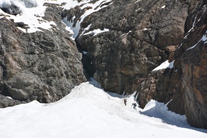 Entrando no Corredor, trecho de rocha com 40m de altura, início da escalada.