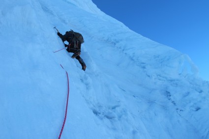 Nathan Heald superando o trecho mais vertical da escalada.
