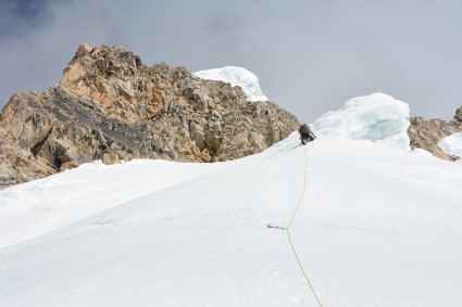 Acima do acampamento 2, chegamos no topo da crista norte, mas não conseguimos passagem para as altitudes superiores.