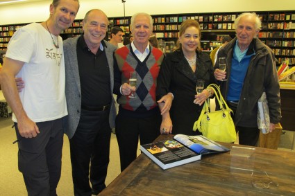 Niclevicz com o caro amigo José Álvaro Carneiro, o super fotógrafo Carlos Renato Fernandes e sua esposa Eliane, e o veterano das montanhas Henrique Schmidlin, o Vitamina.