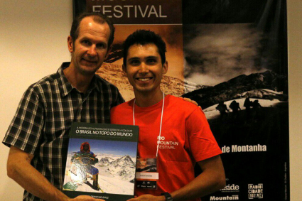 Niclevicz com Edson Vanderia no Rio Mountain Festival.
