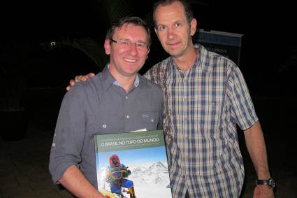 Adélio Demeterko, Gerente Geral da Cataratas do Iguaçu S/A, com Waldemar Niclevicz.