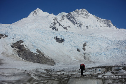 A imponência do Arenales, visto após avançarmos pelo Glaciar Arenales até a sua Cascata de Gelo.