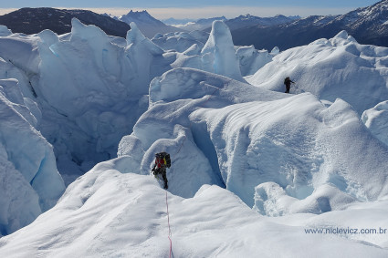 Enfrentando a cascata de gelo do Glaciar Arenales, final da travessia que representava a superação das maiores dificuldades técnicas.