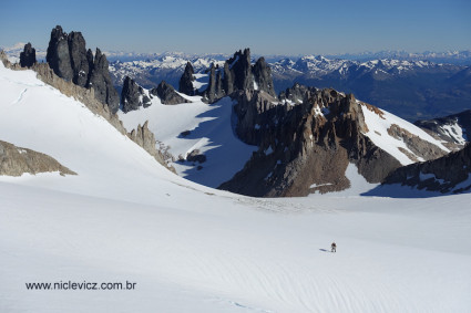 Atravessando a Brecha, trecho entre acampamentos 1 e 2. Foto de Waldemar Niclevicz