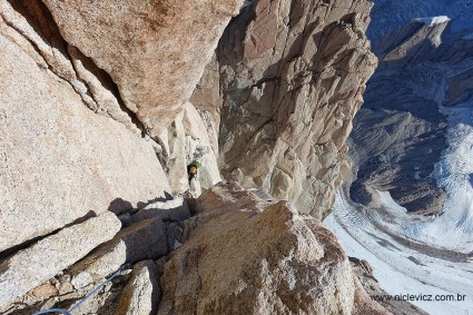 Branca Franco no sétimo esticão da “Californiana”. Fitz Roy. Foto de Waldemar Niclevicz.