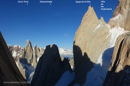 Visto do alto da Brecha de los Italianos (2.600m), o início da “Californiana”. É possível ver um alpinista, simples ponto preto, na interrupção do traço vermelho. Foto de Waldemar Niclevicz.