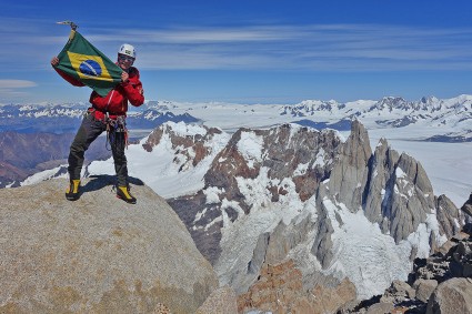 Waldemar Niclevicz no topo do Fitz Roy, 31 de janeiro de 2016, Patagônia, Argentina.