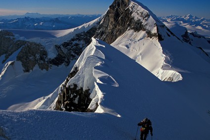 Ataque final ao San Valentin (4.058m), a maior montanha da Patagônia, Gelo Patagônico Norte, Chile. Foto do livro O Brasil no Topo do Mundo.
