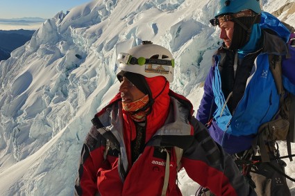 Companheiros de escalada no Salcantay, queridos amigos, o peruano Edwin Espinoza Sotelo e o americano Nathan Heald. Foto de Waldemar Niclevicz.