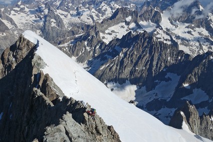 Chegada ao topo da Barre des Écrins (4.102m), França. Foto de Waldemar Niclevicz.