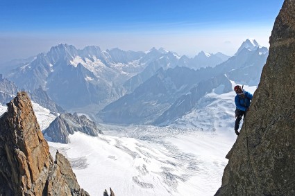 Alê Silva na parte superior da Punta Carmen (4.109m). Foto de Waldemar Niclevicz.