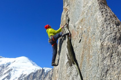 Waldemar Niclevicz superando os últimos metros da Punta Carmen (4.109m). Foto de Alexandre Silva.