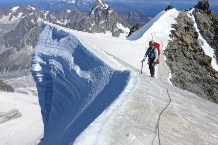 Cume do Mont Blanc du Tacul (4.248m), encerrando a escalada das Aiguilles du Diable com seis Quatro Mil superados. Foto de Waldemar Niclevicz.