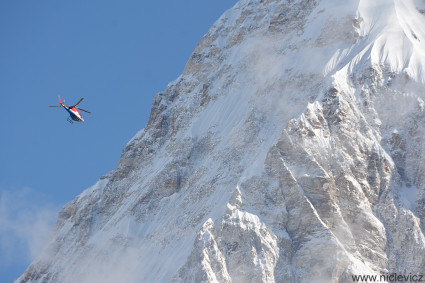 Regresso de helicóptero deste Gorakshep (5.200m) até Kathmandu (1.400m). Foto de Waldemar Niclevicz.