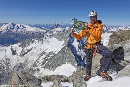 Niclevicz no cume do Weisshorn (4.506m), um dos mais altos e difíceis Quatro Mil dos Alpes. Valais, Suíça. Foto de Chiquinho.