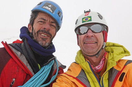 Chiquinho e Waldemar no alto da Punta Whymper (4.184m), 60º Quatro Mil escalado.