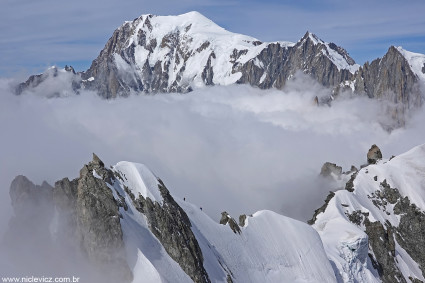 Crista oeste das Grandes Jorasses (4.208m), Mont Blanc (4.807m) ao fundo.