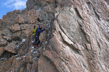 Vinícius Todero na Crista Oeste do Schreckhorn. Foto de Waldemar Niclevicz.