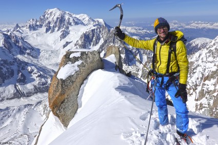 A participação de Vini Todero, gaúcho que vive na Suíça, foi fundamental na escalada dos últimos Quatro Mil. Cume do Les Droites (4.000m). Foto de Waldemar Niclevicz.