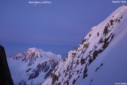Amanhecer durante a escalada da Aiguille Verte, momentos antes de se chegar ao Colo Grande Rocheuse, que dá acesso à crista que leva ao cume. Foto de Waldemar Niclevicz.
